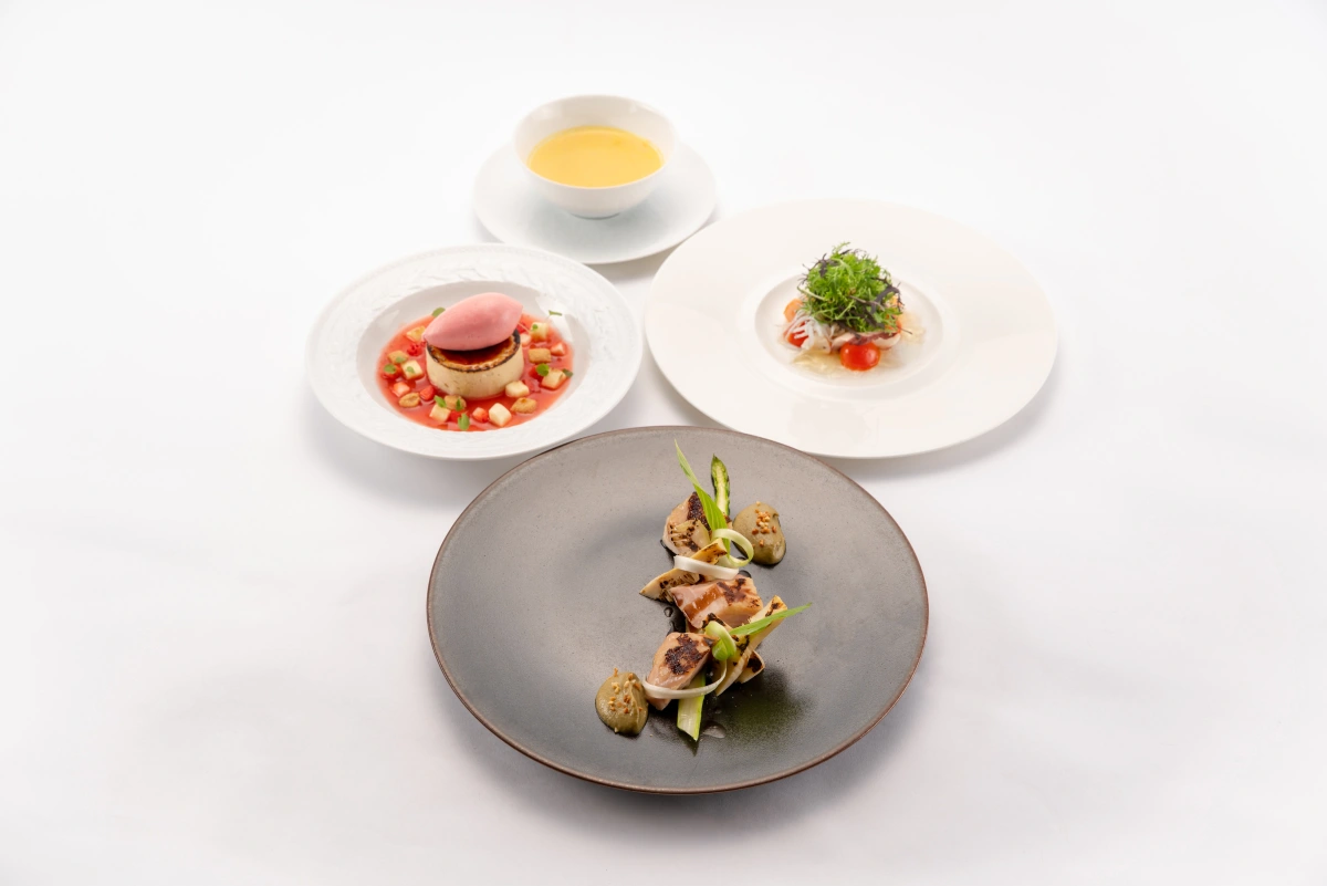 【アニバーサリープラン】選べるメイン料理1品を含む5品ランチ+乾杯グラススパークリングワイン+メッセージ入りケーキ+花束+記念撮影★ハーバーランドのホテルの贅沢フレンチでお祝いの写真 2