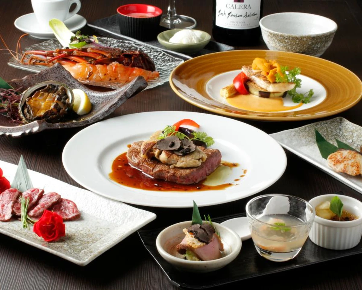 厳選された高級食材で彩る豪華ディナーコース | 【最大10名×お祝いプラン】最高級黒毛和牛シャトーブリアンやフォアグラ、鮑や伊勢海老を堪能するスペシャル会席ディナー＆メッセージ付きプレートのご用意可★新宿の隠れ家で特別な時間を