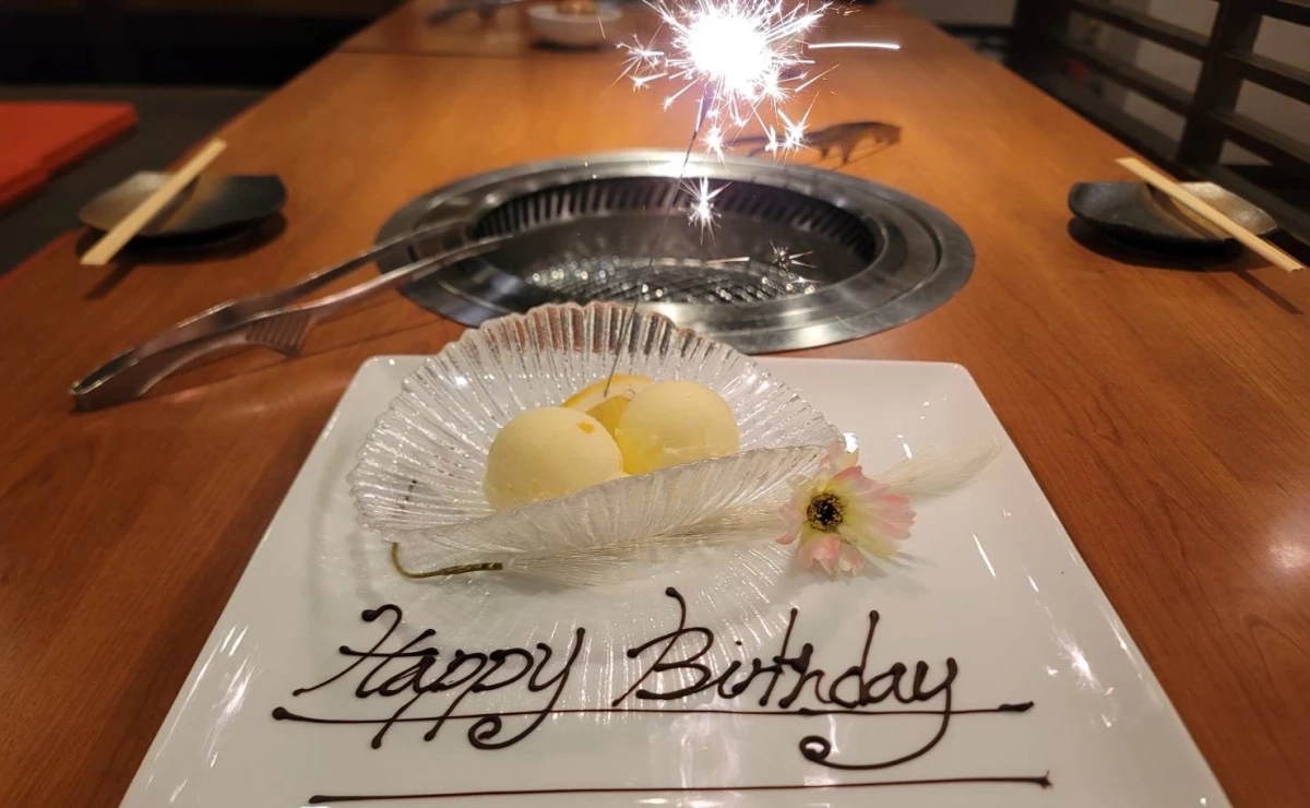 メッセージ付きプレートで叶える特別なひととき | 【最大32名様までお祝いプラン×個室選択可】厳選黒毛和牛を味わう絶品焼肉ディナー★メッセージ付きプレート+飲み放題選択可★心に刻む贅沢なお祝いを北新地で満喫
