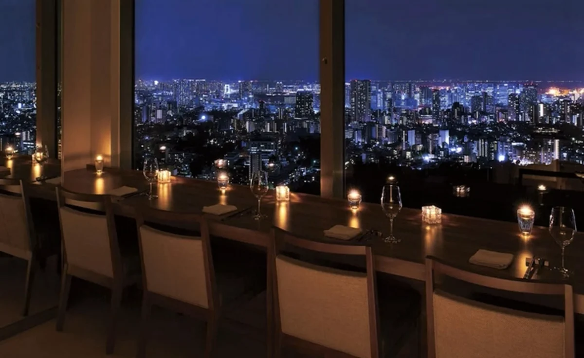 目の前に広がる夜景を堪能できる窓際席確約 | 【窓際席確約/アニバーサリー/プロポーズ】乾杯ドリンク付き本格中華ディナー全9品+メッセージプレート★地上160mからの夜景★