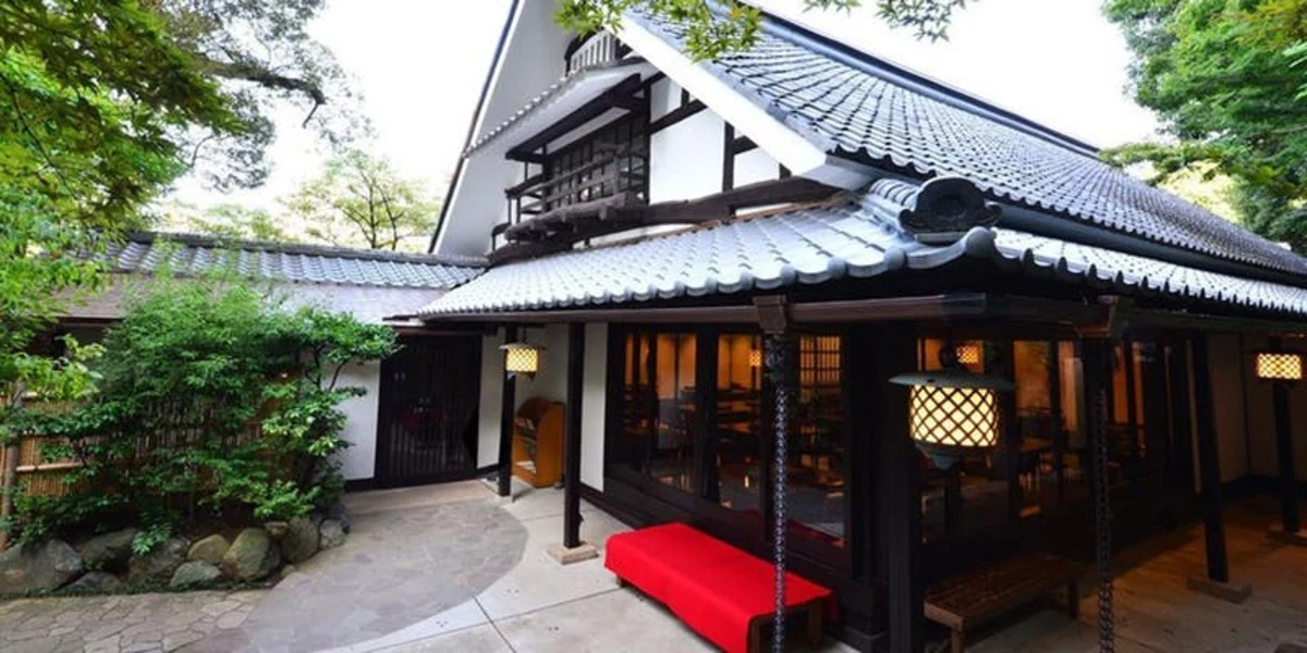 平日昼だけの特別価格|都心の隠れ家料亭でご両家の晴れの日を | 【24,000円/名→20,000円/名★平日昼限定!4名~10名様×個室確約】お顔合わせプラン★ハレの日を祝う華やかなコース全6品【瑞雲】+乾杯ドリンク付き★ホテル椿山荘東京で優雅なご両家のご歓談を