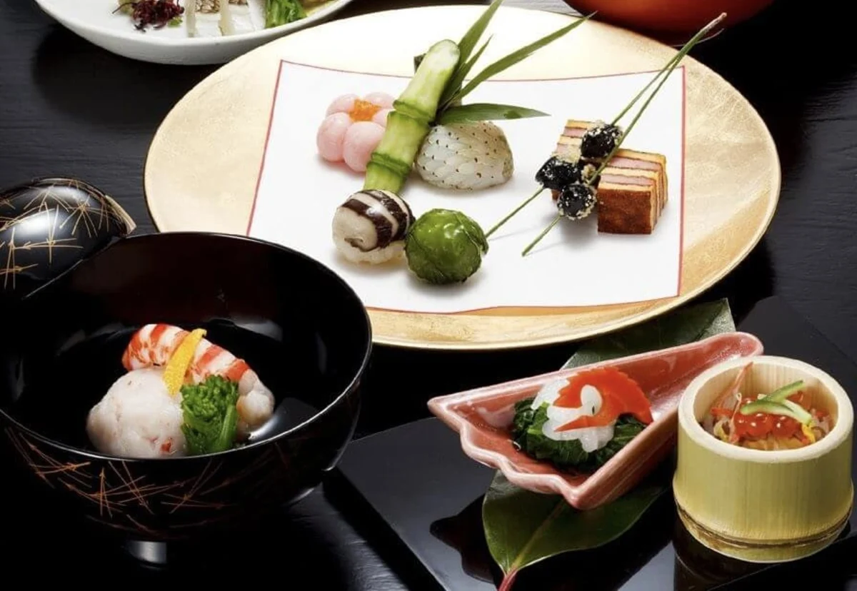 「特別お祝い加賀会席」で心温まるお食事を楽しむ | Anny限定！大きな窓付き個室無料★【個室確約×アニバーサリープラン】お祝い加賀会席★ ザ ロイヤルパークホテル アイコニック 東京汐留の25階で感動の美食体験