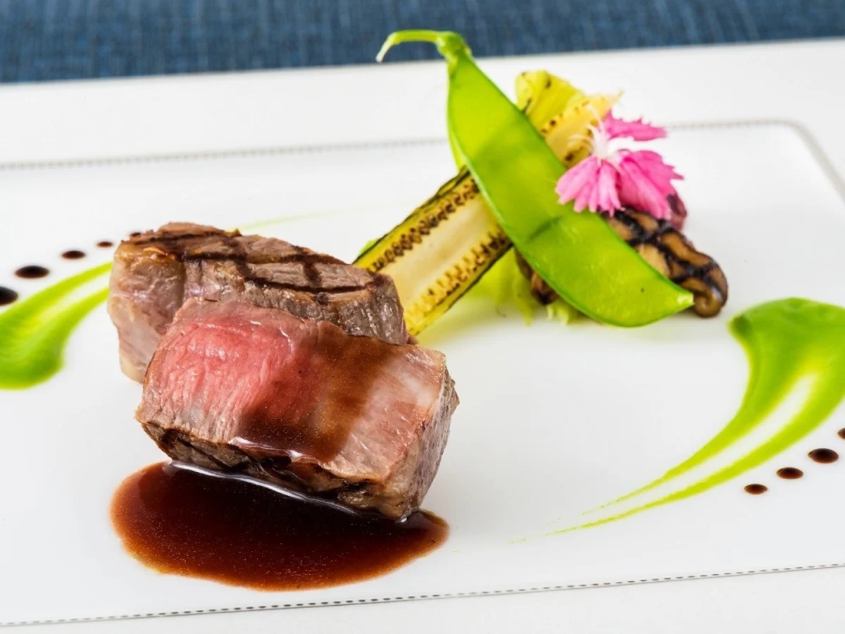 【1日1組限定★プロポーズプラン】極上フレンチディナー＋花束＋乾杯用スパークリングワイン★海を望むロマンティック空間で感動のプロポーズを叶える〜ホテルモントレ沖縄スパ＆リゾートの写真 3