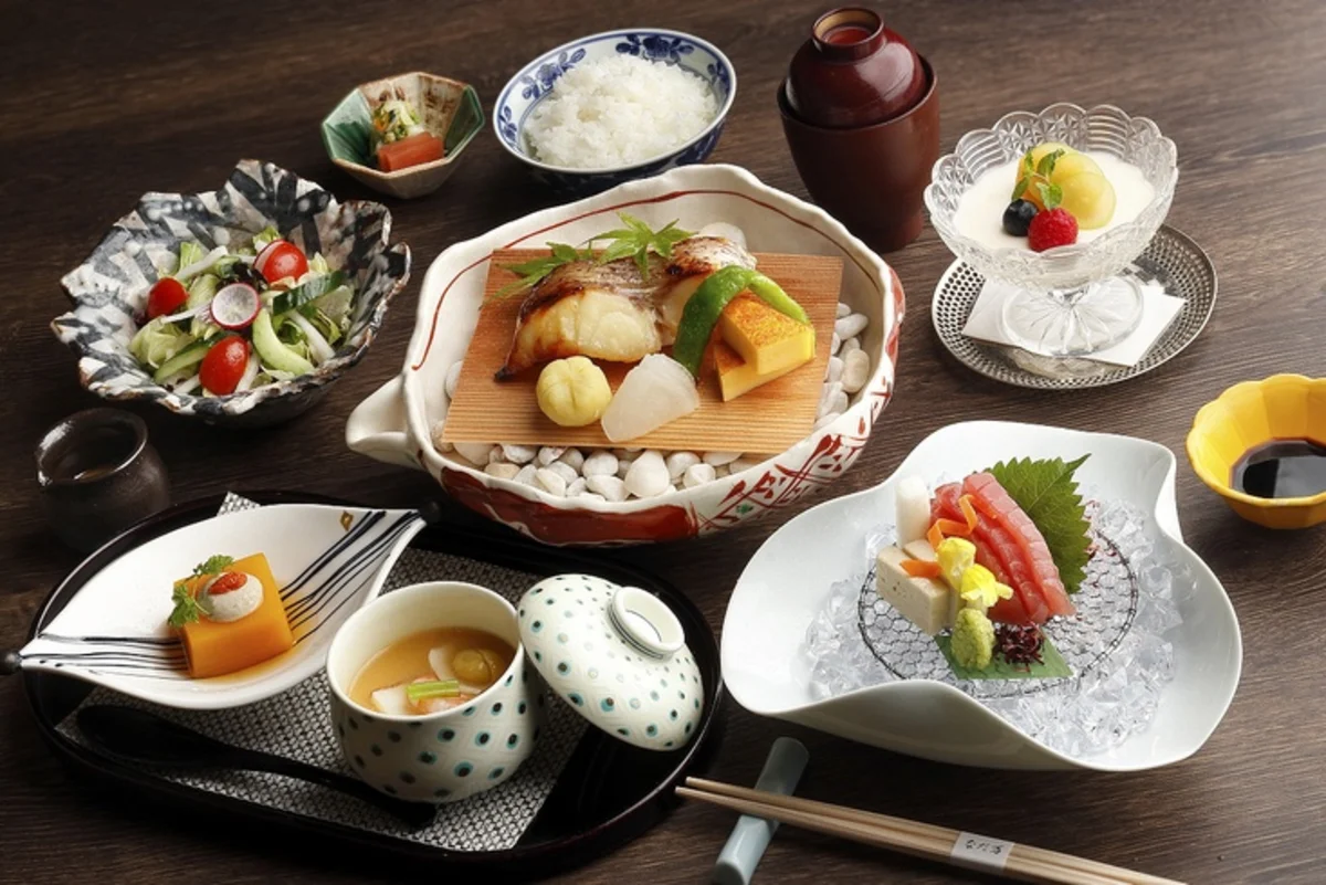 メインを選べる“茶寮膳”