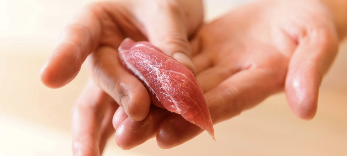 匠の技光る逸品〜旬の厳選食材を味わい尽くす贅沢な店主おまかせコース | 【Anny限定★完全貸切 / アニバーサリープラン】大切な方に贈る至高の食体験★極上の江戸前鮨を堪能する至福の記念日★こだわりの旬食材を堪能!店主おまかせコース+乾杯ドリンク〜完全プライベート空間で祝う特別なひととき・目黒駅徒歩30秒