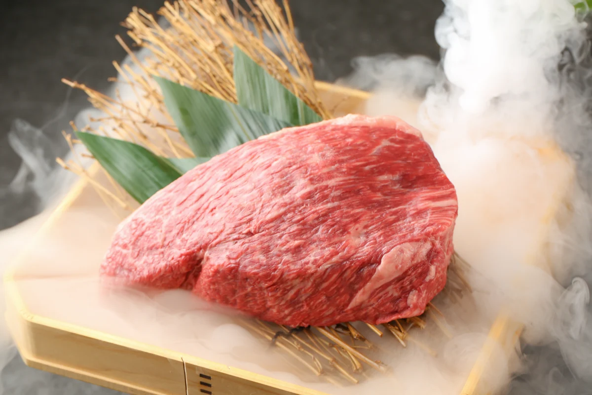 祝鯛の姿焼や黒毛和牛ランプの石焼きを含む祝い膳『雅コース』全9品＋ワンドリンク付き 3