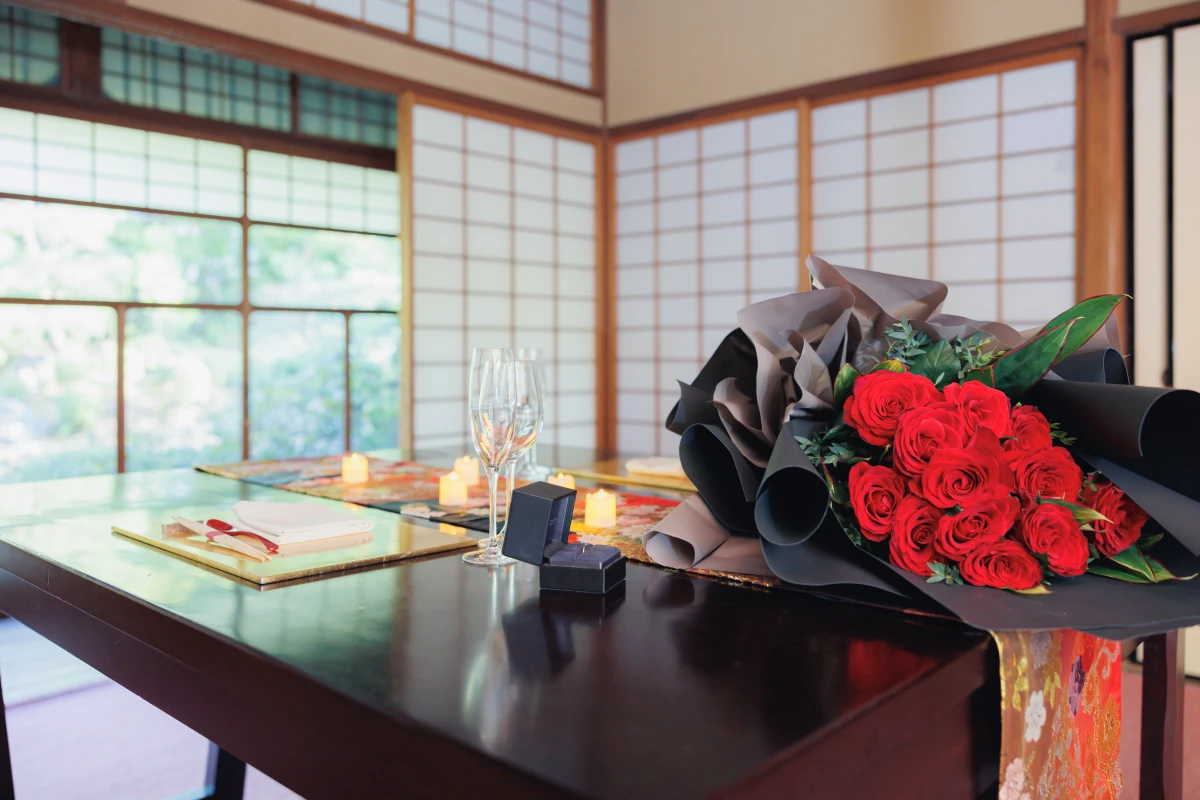 【結婚相談所にて成婚されたカップルさん限定!バラ12本付プラン】【プロポーズプラン】京懐石コース+乾杯ドリンク+オーダーメイドのデザートプレート★プロポーズプランナーの事前打ち合わせ付★伝統と格式が息づく歴史的空間で愛の告白を♪【プロポーズ丸投げプラン】の写真 4