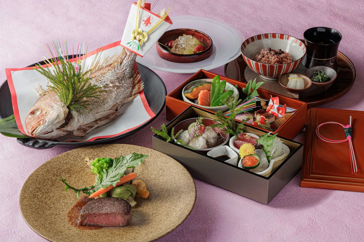 【6～40名様｜個室確約★顔合わせプラン】祝い鯛の姿焼き＆料理長厳選肉料理を味わう「晴（HARE)」プラン＋当日のしおり＆テーブル装花＆記念写真＆事前打ち合わせ付き★横浜・元町で縁を結ぶ｜駅直結の写真 1