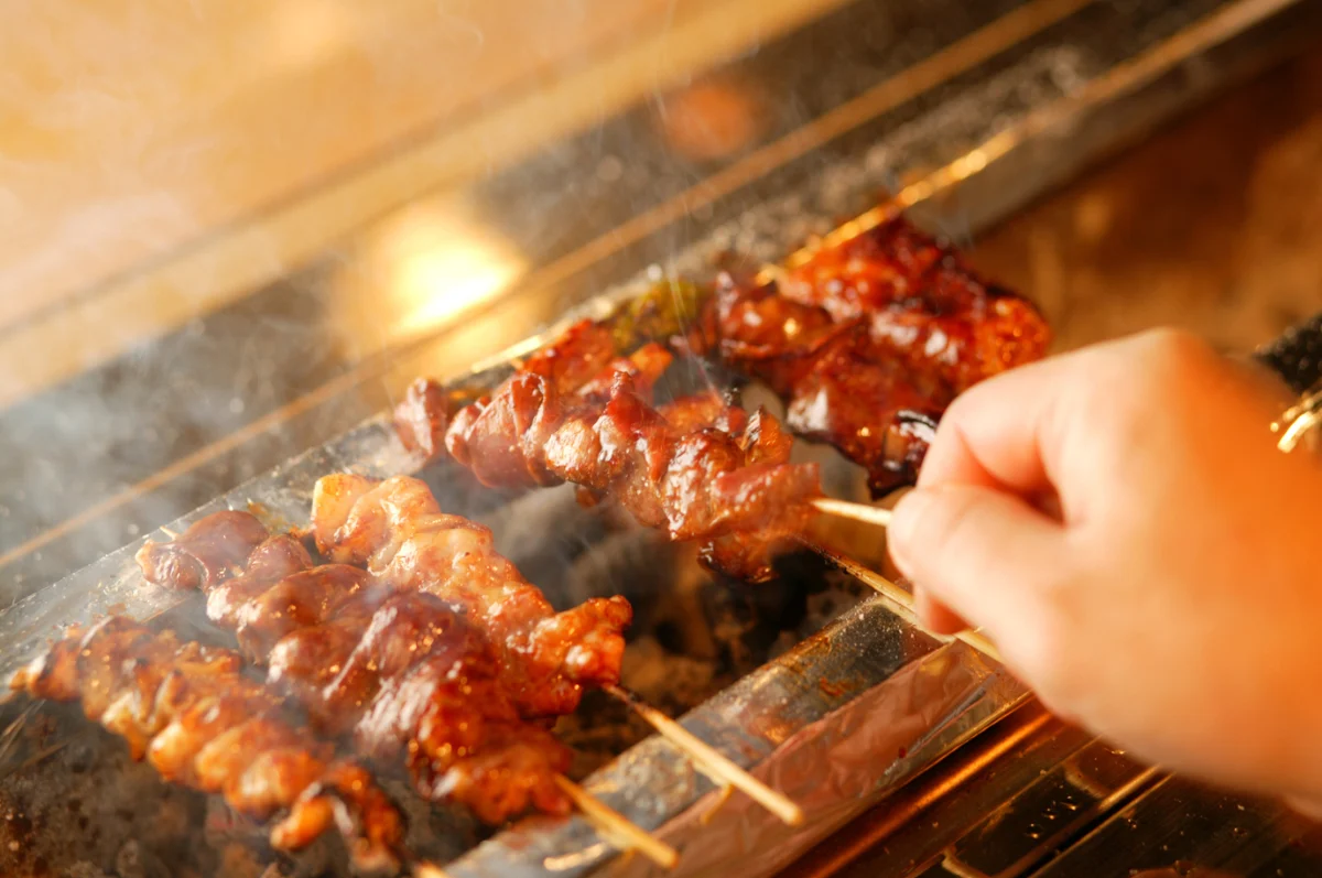 【Anny限定 アニバーサリープラン】比内地鶏をたっぷり味わう焼き鳥ディナーコース全13品★乾杯ドリンク＋お祝いケーキ付★名古屋駅地下直結の焼鳥専門店の写真 3