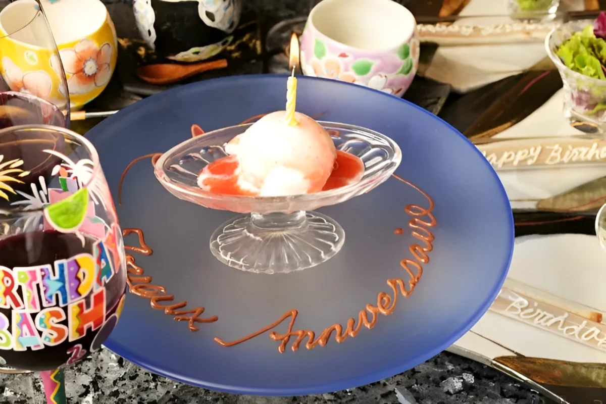 メッセージ付きデザートで、思い出に残るサプライズを | 【アニバーサリーランチ＆ディナー】三ツ星仕込みの名シェフが贈る鉄板焼き×本格フレンチ★選べる2種＆メッセージプレート付｜彦根で叶える贅沢な記念日
