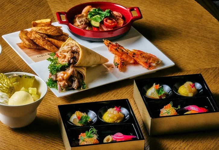 お酒と絶品料理の相性を楽しむ、至福の食体験★五感で味わう贅沢な大人時間 | 7月1日〜9月30日【地上130m・夜景を望む非日常空間★女子会・アニバーサリーディナープラン】心をほどく大人のための贅沢な時間〜天空LOUNGE★天空のサマービアガーデン (2時間制のフリーフロー付)★品川駅徒歩2分・品川プリンスホテル最上階