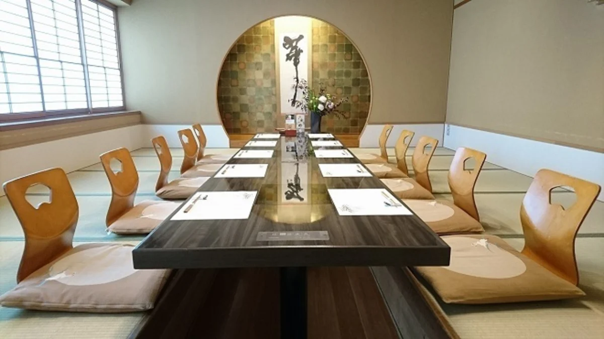 洗練されたモダンな和個室で優雅なビジネス会食を | 【個室確約 接待・会食プラン】四季の恵みを味わう創作懐石～寿～★シルクのような出来立て湯葉を堪能★和の寛ぎを感じるプライベート空間で有意義な接待・会食を