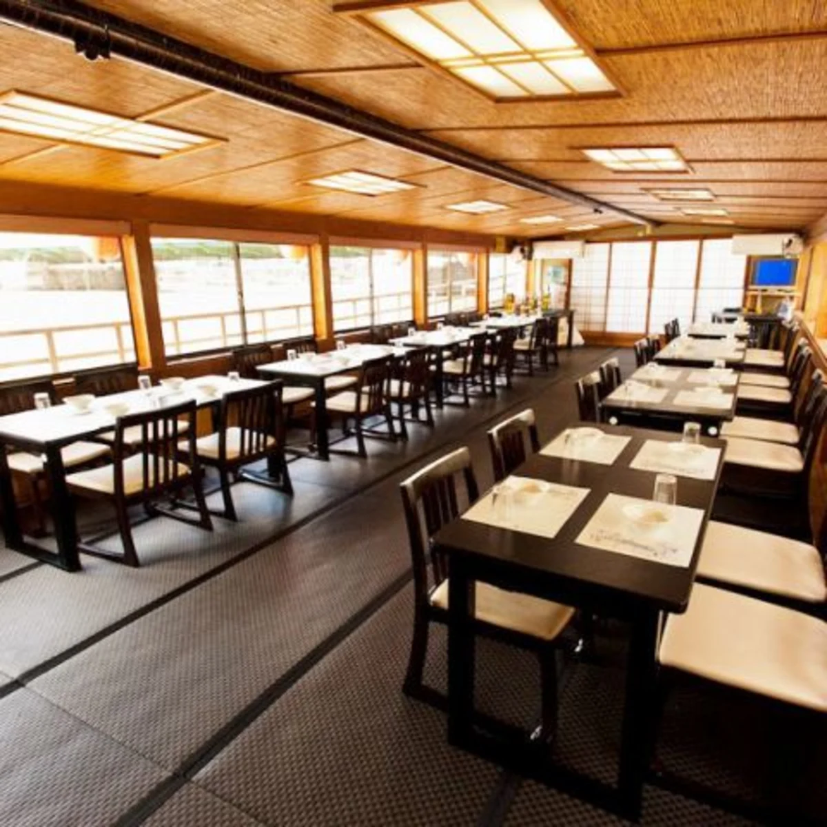 アニバーサリーや記念日におすすめ!乗合屋形船プラン★東京の景色&夜景を楽しむランチ・ディナー★ズワイガニ&揚げたて天ぷら+2.5時間飲み放題付きの写真 2