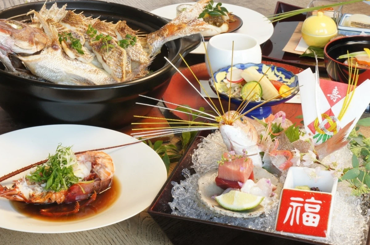 特別な日を彩る、華やかな祝いコース | 【東京View★最大8名 半個室席確約×長寿祝いランチプラン】慶事会席★金箔酒で乾杯＆鯛の姿造り・伊勢海老の逸品含む、慶びの日を華やかに彩る会席コース★東京駅直結＆丸ビル最上階の好立地