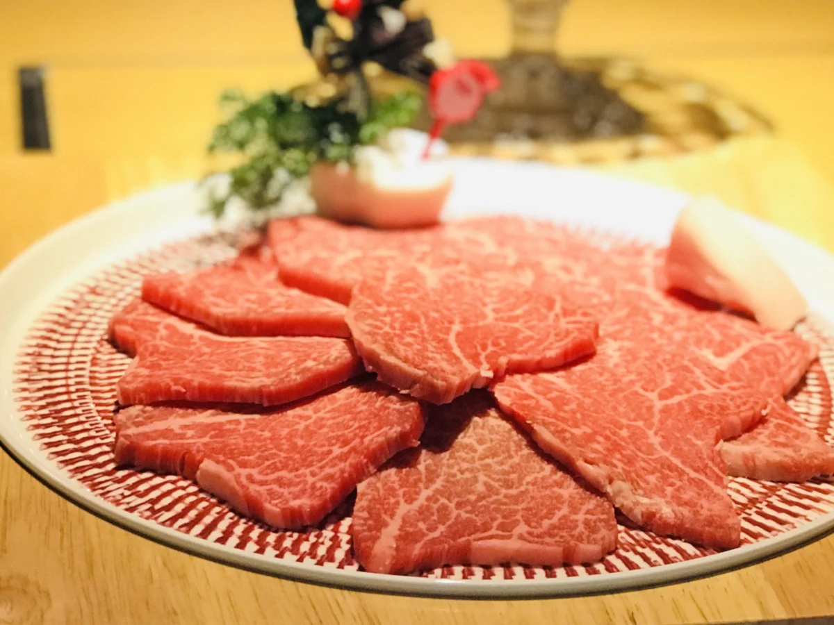 【最大12名×お祝いディナー】少なめリッチコース / 仙匠名物「牛トロのウニ巻き」含む極上焼肉全7品＋肉プレートでお祝い★2軒目利用にも最適な福岡・白金の名店 料理