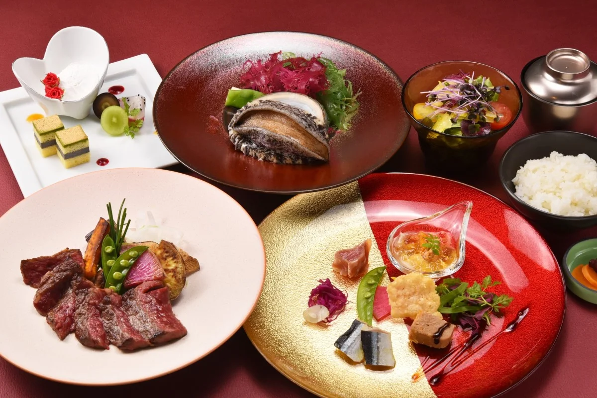 選べるメイン!極上の国産牛ステーキとおおいた和牛 | 【最大8名×ホテル最上階×大人数のお祝いプラン】絶品国産牛&活蝦夷アワビ鉄板焼ランチコース全8品★メッセージ付きプレート★東京タワーを望むベイサイドホテルアジュール竹芝の最上階で過ごすひととき