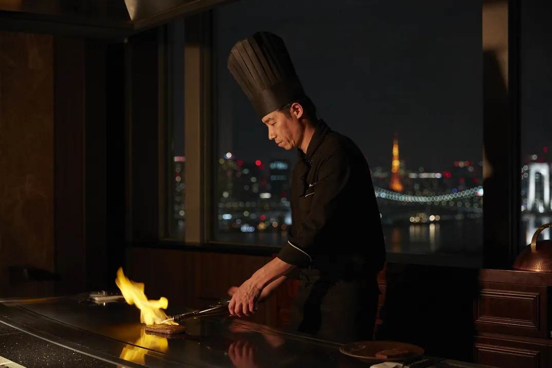 【4~6名様 / ホテル最上階個室確約×ご両家顔合わせプラン】鉄板焼きで味わう黒毛和牛「和王」と活イセエビ全8品+乾杯スパークリング&卓上花★グランドニッコー東京台場の写真 4