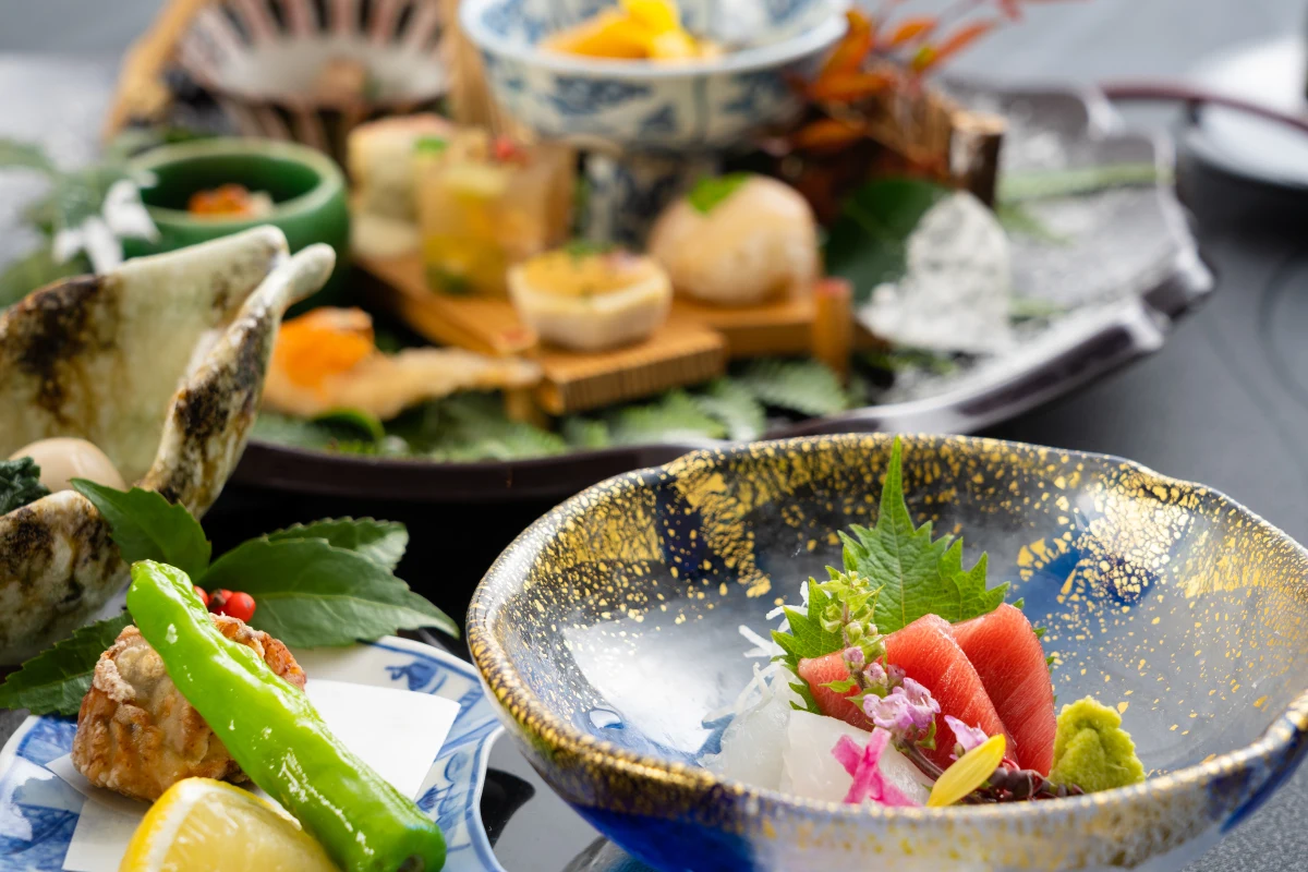 伝統×革新が織りなす唯一無二の懐石料理 | 【個室利用可/4名~20名★七五三ランチプラン】お子様向けお祝い御膳+大人の方向け懐石料理+乾杯ドリンク★抜群の景色も満喫★