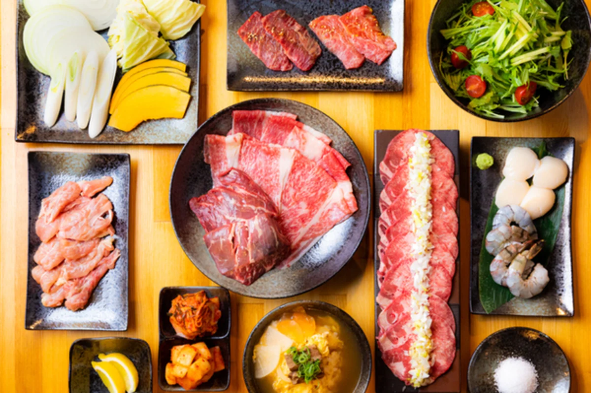 おもてなしにふさわしい溶岩焼きの贅沢焼肉フルコース | 【個室確約/接待・会食プラン 】リブロースステーキ含む溶岩焼きコース+飲み放題追加可★広島の溶岩プレートで楽しむ本格焼肉でおもてなしにぴったりの贅沢ディナー