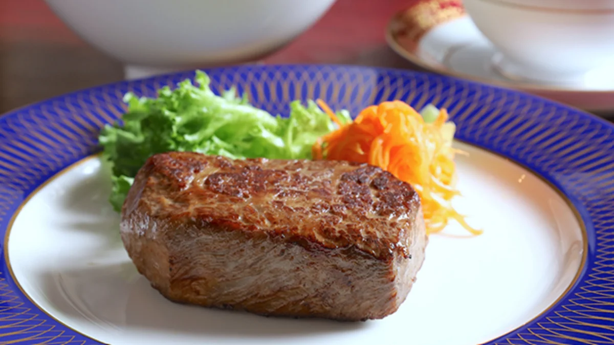 【土日祝日限定×アニバーサリープラン】こだわり肉料理コース★メッセージ付きプレートつき★北新地の看板のない隠れ家レストランで祝う特別なひとときの写真 3