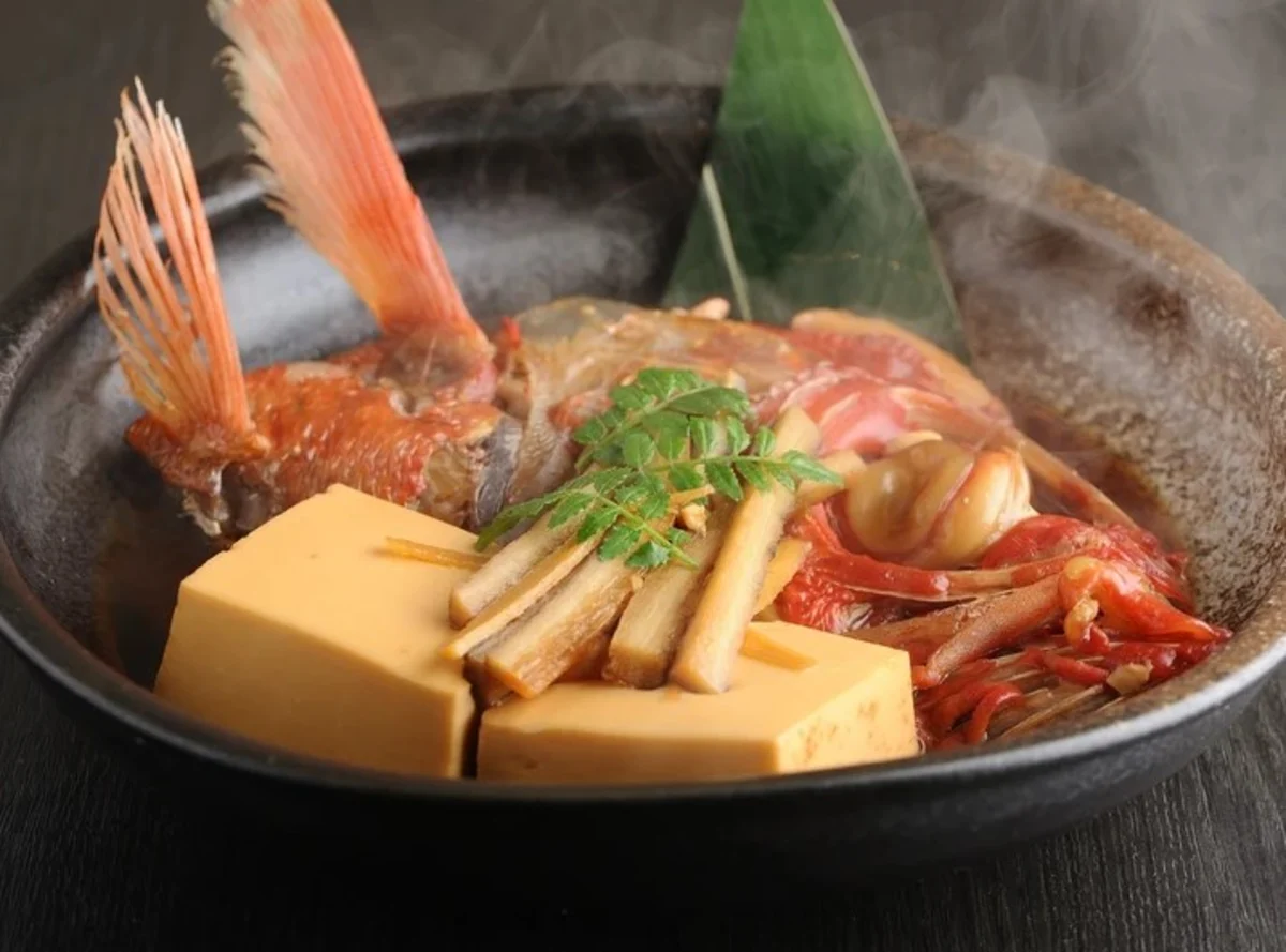 旬の鮮魚を楽しむ、特別なディナー体験 | 【最大10名！和食×隠れ家×お祝いディナープラン】厳選された旬の魚介を堪能するディナーコース全6品★西天満の魚専門小料理屋で至福のひとときを