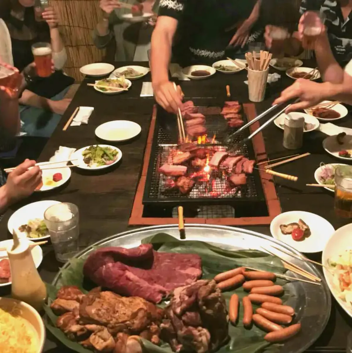 手ぶらで豪華！季節の高級食材が彩る六本木BBQコース | 【六本木BBQプラン｜貸切最大50名】シーフードアクアパッツァと厳選焼肉！季節の高級食材を楽しむ豪華お祝いコース★2時間or3時間飲み放題付きランチ＆ディナー