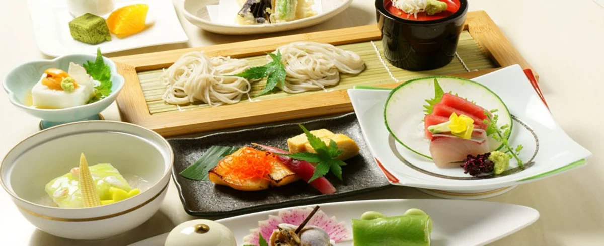 お祝いの席を彩る華やかな絶品和食と本格信州蕎麦 | 8名様までご案内可【個室確約 お顔合わせプラン】本格信州蕎麦を含む絶品和食ディナー全8品|竹コース★京王プラザホテルでご新たなご家族の誕生をお祝い