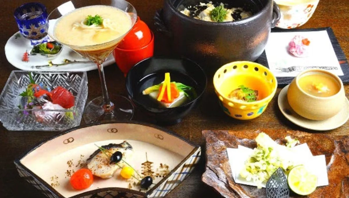 四季折々の味覚を堪能する、こだわりのおまかせコース | 土日祝限定【1日1組限定の貸切個室 / 最大6名まで可能なお祝いプラン】全2種類から選べる、贅沢和フレンチコース＋メッセージ付きデザートプレートで祝福！〜心に残るランチ＆ディナー体験を〜