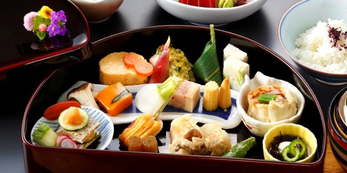 窓側半個室確約！【結婚記念日・誕生日お祝いプラン】和牛肉のステーキ付コース全10品＋1ドリンク付き！【懐石京錦】★東京駅の夜景を望む贅沢なホテルディナー★ 料理