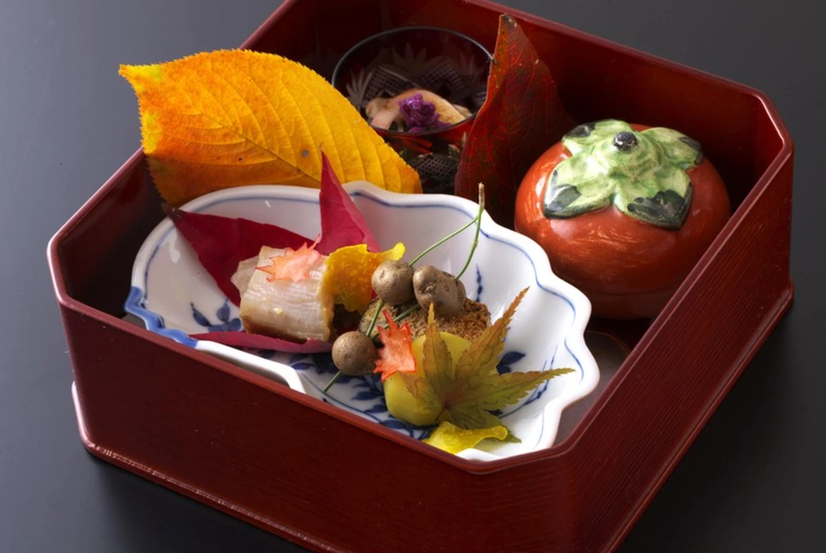 【カウンター席確約★アニバーサリーランチプラン】祇園の小路で味わう京料理の極み★旬の京野菜と特選食材を五感で堪能するおまかせランチコースの写真 3