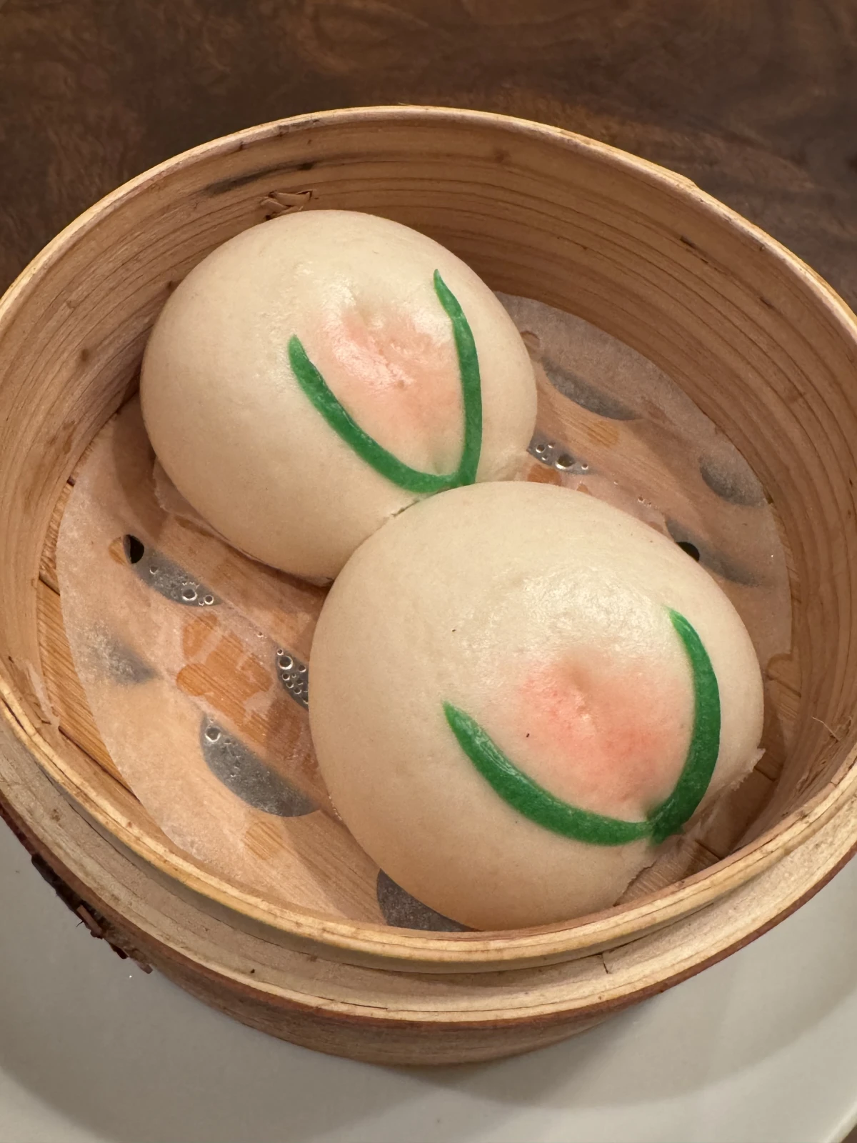 【アニバーサリー/顔合わせ向けプラン】 ふかひれ姿煮・北京ダック・アワビ含む贅沢中華コース+ 桃饅頭+乾杯ドリンク付き★4名様以上で個室確約★豪華食材の饗宴！横浜中華街の老舗広東料理店で至福のお祝い時間を 料理