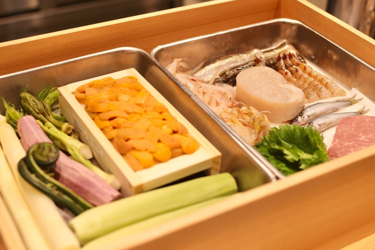 特別な日にはお昼から贅沢を | 【大将おまかせ お昼のコース】四季折々の厳選食材を使用した上品な天ぷらを当店のカウンターで + 乾杯ドリンク付き★名古屋の極上天ぷら専門店