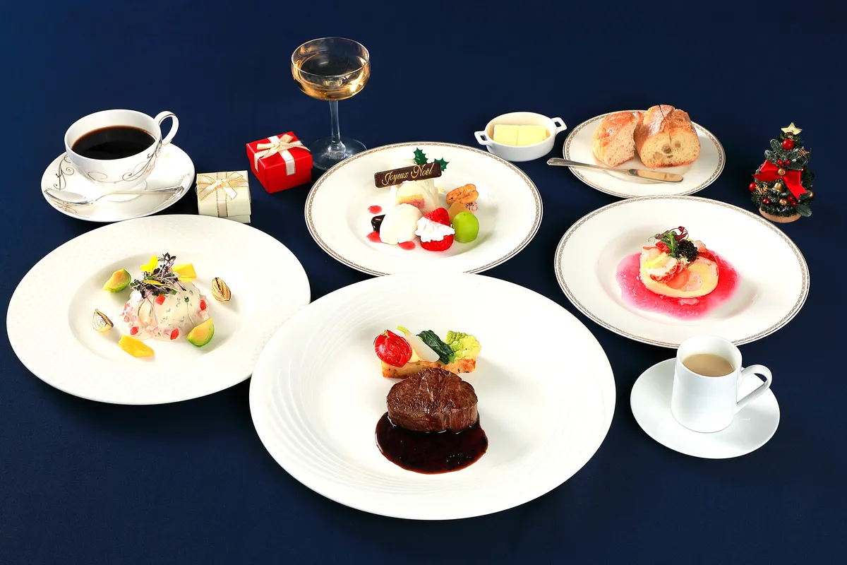 クリスマス限定！【個室貸切×サンセットクルーズでプロポーズ】東京湾航路×珠玉のフレンチフルコース＋乾杯シャンパン＋メッセージ付きホールケーキ★ネーム入りシャンパングラス＆キャンドルコーディネートで豪華演出★憧れの舞台で心に刻むひとときを～プライベートデッキ付の写真 2