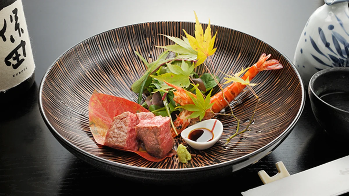 特選懐石フルコース　全8品＋乾杯ドリンク付き　￥17,550/名 2