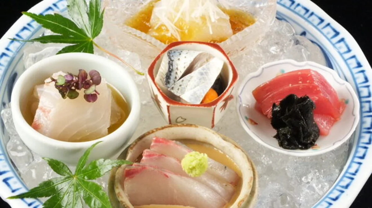 【最大10名×個室確約★お祝いランチプラン】彩り豊かな食材を用いた全7品+乾杯用スパークリングワイン★京橋駅直結の日本料理店で新たな門出をお祝いの写真 5