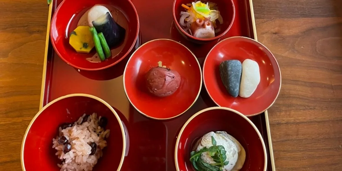 【個室確約 お食い初めランチプラン】焼鯛付のお食い初め膳と大人向け季節の京会席⭐︎完全個室でお子様と一緒に京の味わいを★の写真 3