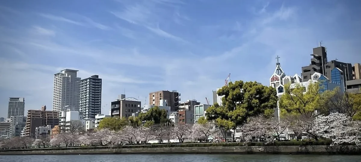 大阪の街並みを船上から楽しむ特別なひととき | 【2〜9名様 / クルーズ船貸切★お祝いプラン】心踊る非日常体験〜大阪の街並みを船上から楽しむ特別なひととき★クルーズ船60分貸切+シャンパンボトル1本