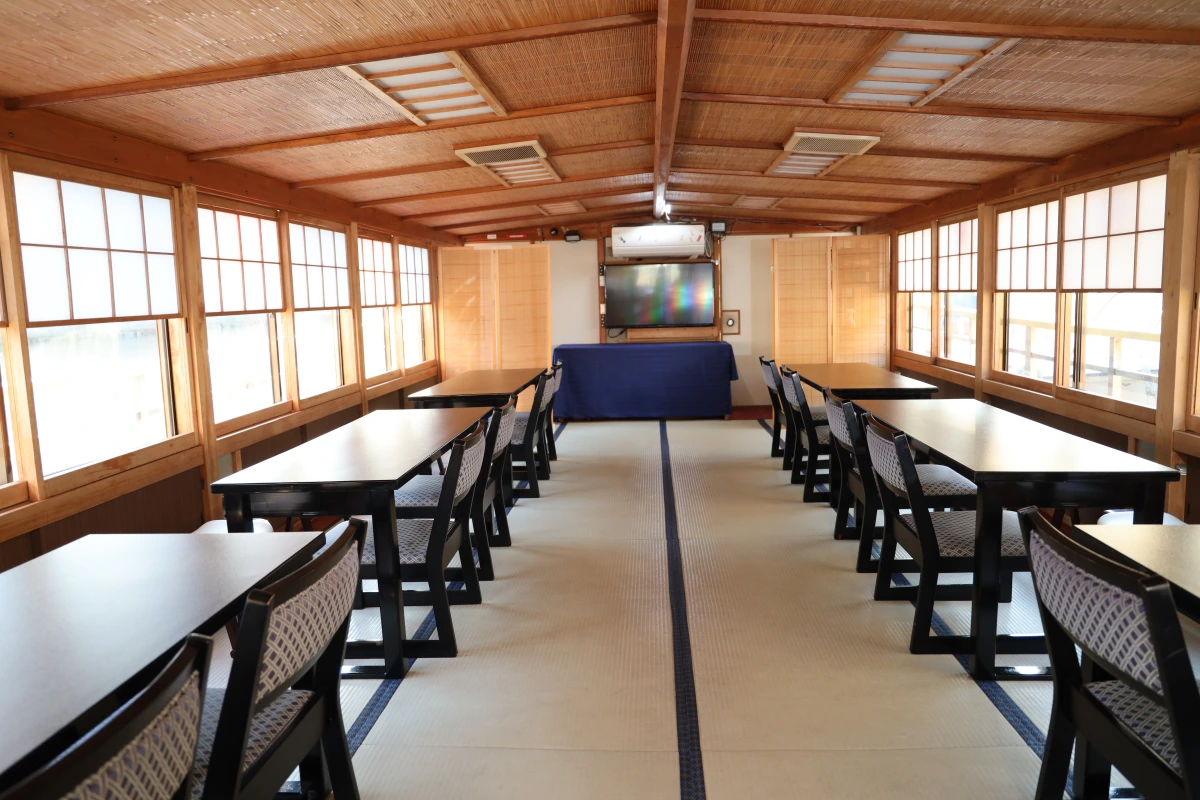 金土日 / 祝日、祝前日限定!【20~30名まで×貸切屋形船×接待・会食ディナー】絶景お台場ナイトクルーズ×天ぷら&船盛刺身×飲み放題つき★木場発 / 優雅で心に残るひとときをの写真 3