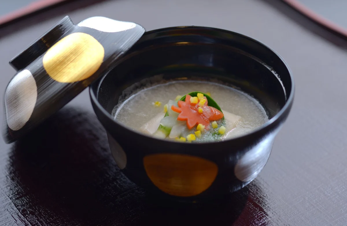 京懐石〈料理6品、御飯、水物〉¥25,300 / 名 2