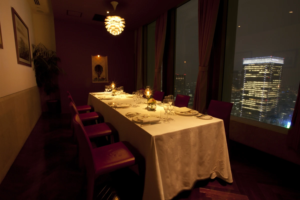 【個室確約・プロポーズプラン】夜景×本格イタリアン全8品＋最高級シャンパン＆メッセージケーキ付き｜東京駅直結◆星付きの本場イタリアンで叶える特別な夜 座席