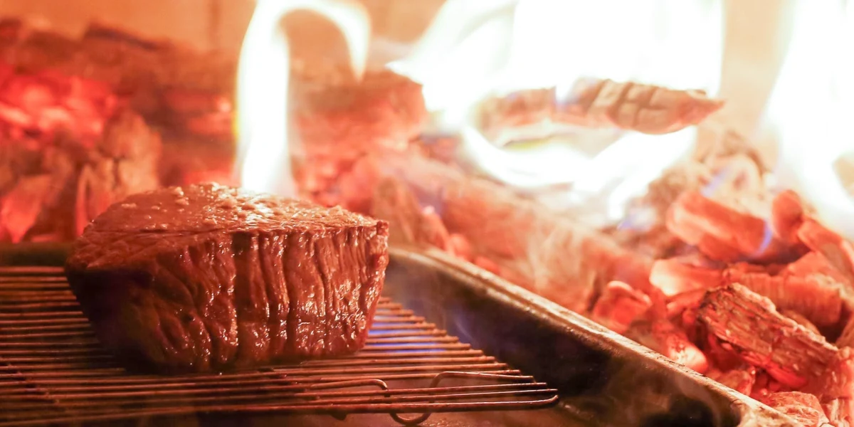 薪窯で香ばしく焼き上げたフィレステーキを堪能する贅沢ディナー
| 【アニバーサリーディナー】薪火焼きフィレステーキを堪能する洋食コース全4種★和牛or神戸牛から選べるメイン★メッセージ付きプレート&120分フリーフロー追加可★新保町の路地裏で特別な夜に彩りを