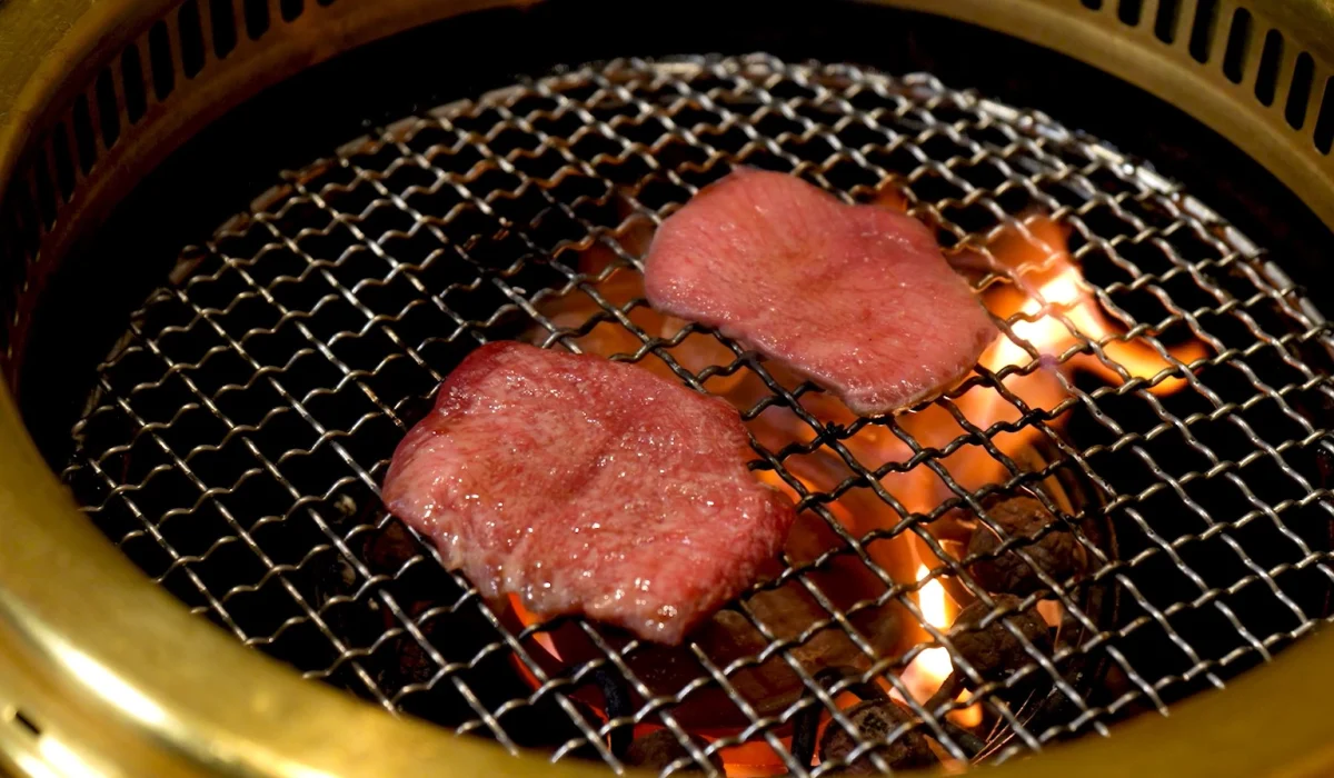 【個室確約】★ランチ・プレミアムコース★和牛を盛り込んだメッセージカード付き富士山頂肉タワー含む全6品コース★乾杯スパークリングワイン付きコース選択可★アニバーサリーや長寿祝いなどにお勧め!恵比寿の隠れ家個室焼肉店で大切な日のお祝いの写真 4