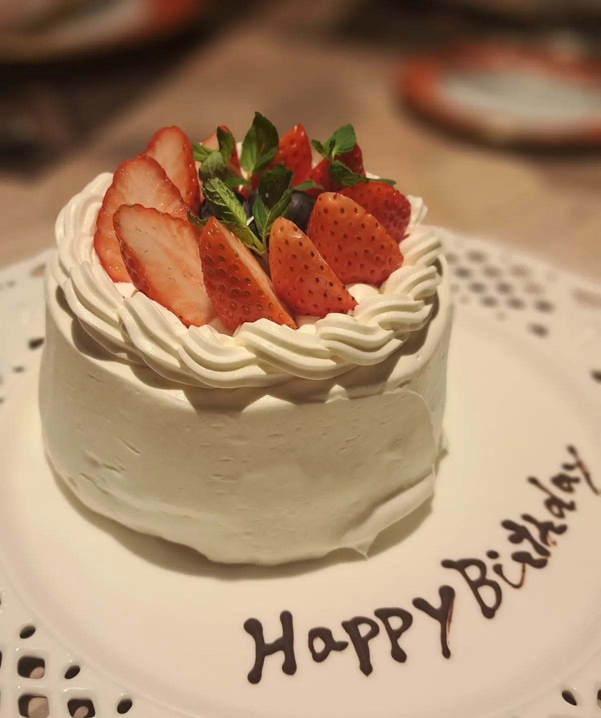 メッセージ付きケーキコースも選択可能！大切な記念日に華やかなサプライズを | 【平日限定◇個室確約 アニバーサリープラン】黒毛和牛ステーキ含むフレンチ全7品★メッセージ付きケーキコースも選択可能！★横浜・元町の隠れ家レストランで贈る上質なひととき