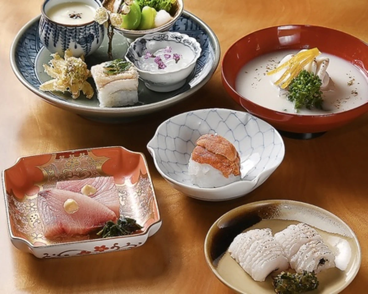 厳選された食材で丁寧に調理された店主のおまかせコース | 【最大10名×お祝いディナープラン】素材の旨みを十分に活かした職人のおまかせコース★街の騒音から離れた大人の隠れ家で大切な人と素敵な記念日を過ごす