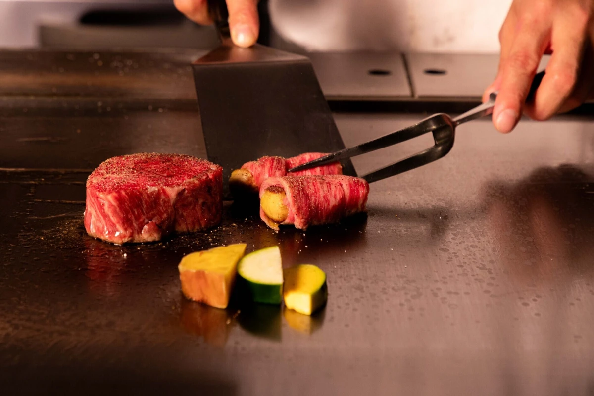 旬の味覚と熟成黒毛和牛を楽しむ贅沢なコース | 【完全個室有◎七五三ディナープラン】選べる2種の豪華コース！旬魚or鮑or伊勢海老×熟成黒毛和牛★名古屋駅近くの優雅な隠れ家でお子様の成長を祝うひとときを