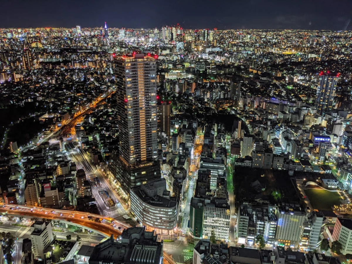 ロマンティックなプロポーズに最適な天空220mからの煌びやかな夜景 | 【個室確約×プロポーズプラン】リムジン周遊&極上懐石ディナー★乾杯スパークリング+11本のバラ+メッセージ付きデザート+記念撮影付き★サンシャイン60の夜景と共に最高のサプライズを演出!