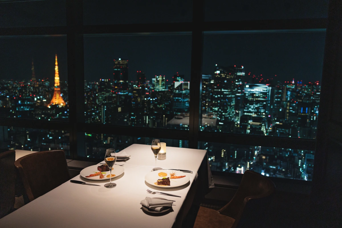 最高のプロポーズを演出!東京タワーと煌びやかに光り輝く夜景を望む個室 | 17:30入店【夜景×東京タワーView個室確約・バラの花束付】感動プロポーズディナープラン★ステーキを堪能するコース全7品+アニバーサリーフラワープレート&乾杯シャンパン