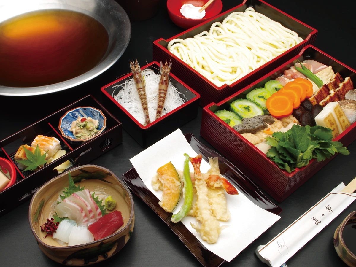 【個室確約・アニバーサリープラン】うどんすきがメインの全5品+乾杯ドリンク★堺の歴史ある日本料理店で過ごす特別なひととき 1