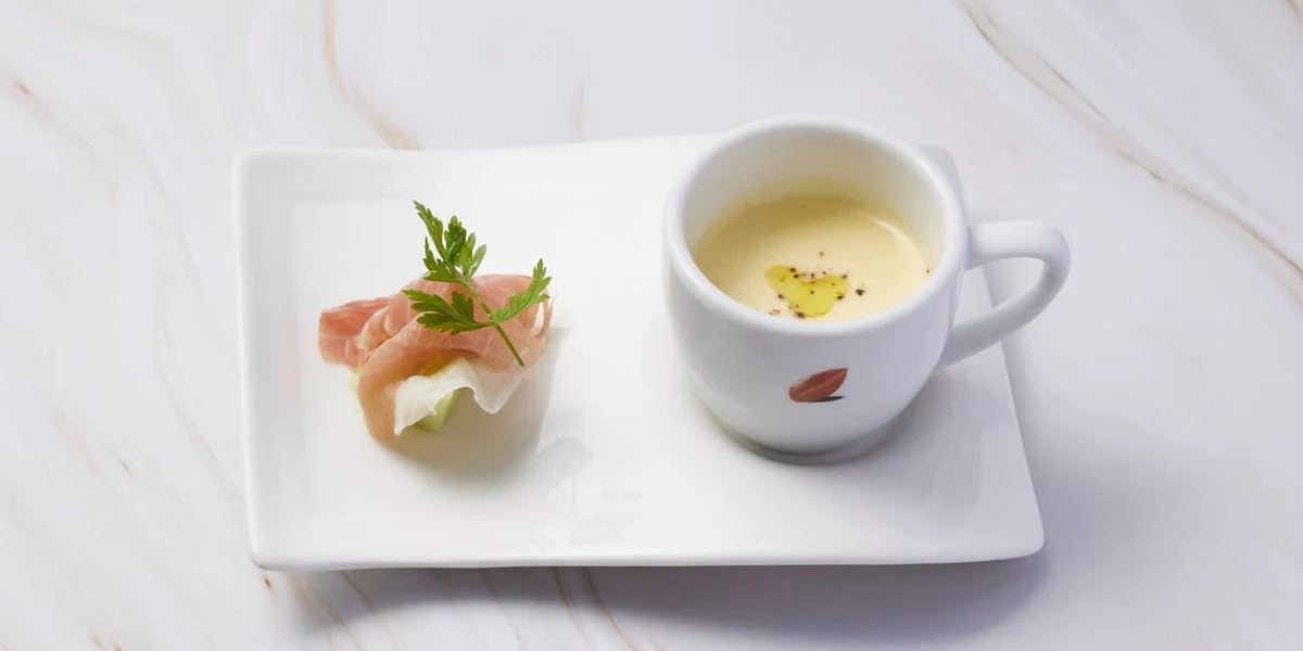 【アニバーサリープラン】贅沢食材で仕上げたシェフ渾身のイタリアンフルコースランチ＋乾杯ドリンク＋メッセージプレート★梅田駅より徒歩約1分！ヒルトンプラザ内のイタリアンレストラン★ 料理