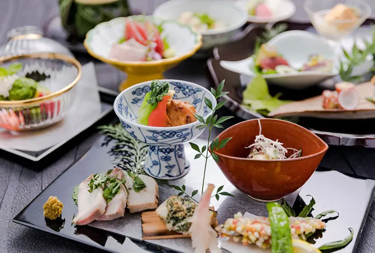 季節の美しさが彩る懐石フルコース全7品 | 【個室確約 /6名～20名★お食い初めプラン】お食い初め膳＋大人の方向け懐石コース全7品＋乾杯スパークリング★洗練されたプライベート空間で行う日本の伝統的な儀式★